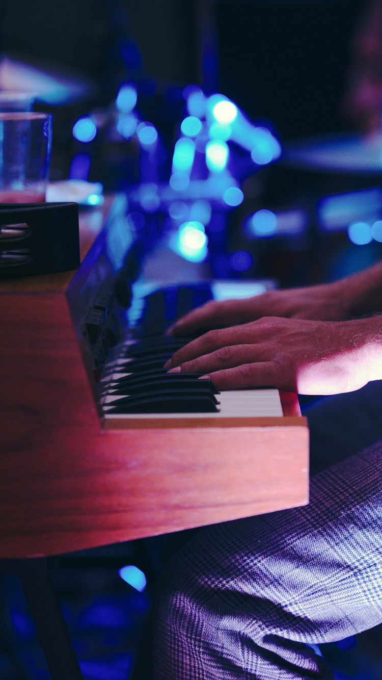 Обои орган, синтезатор, музыка, электронный инструмент, музыкант в разрешении 750x1334
