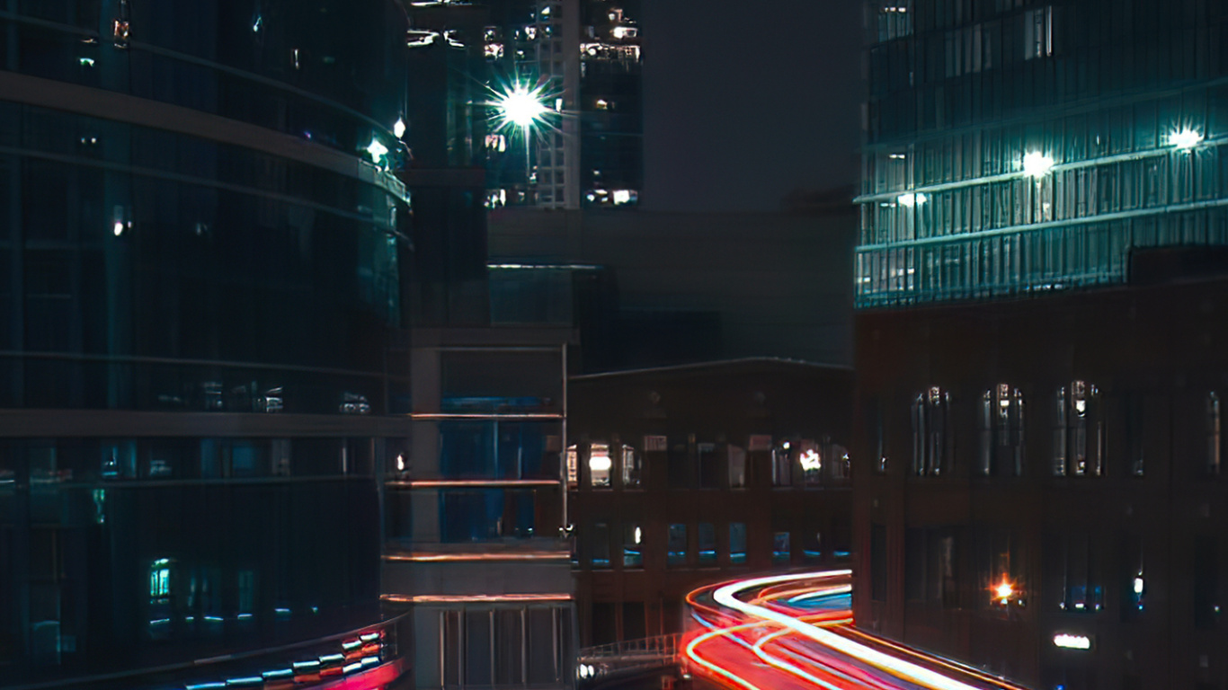 Обои городской пейзаж, здание, небоскреб, автомобильное освещение, электричество в разрешении 1366x768