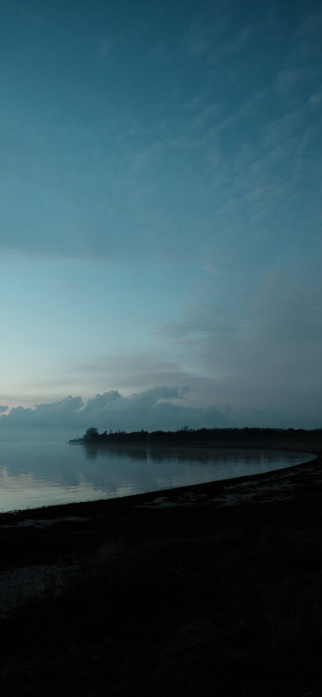 Обои вода, горизонт, синий, утро, побережье в разрешении 1125x2436