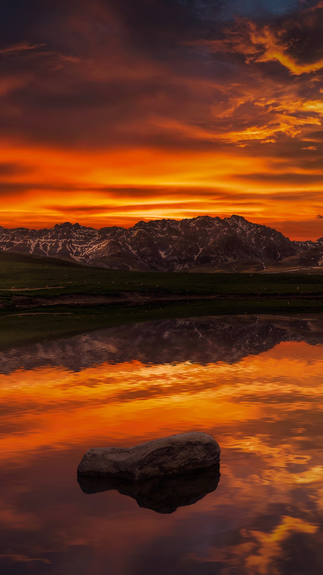 Обои гора, природа, отражение, горизонт, послесвечение в разрешении 1080x1920