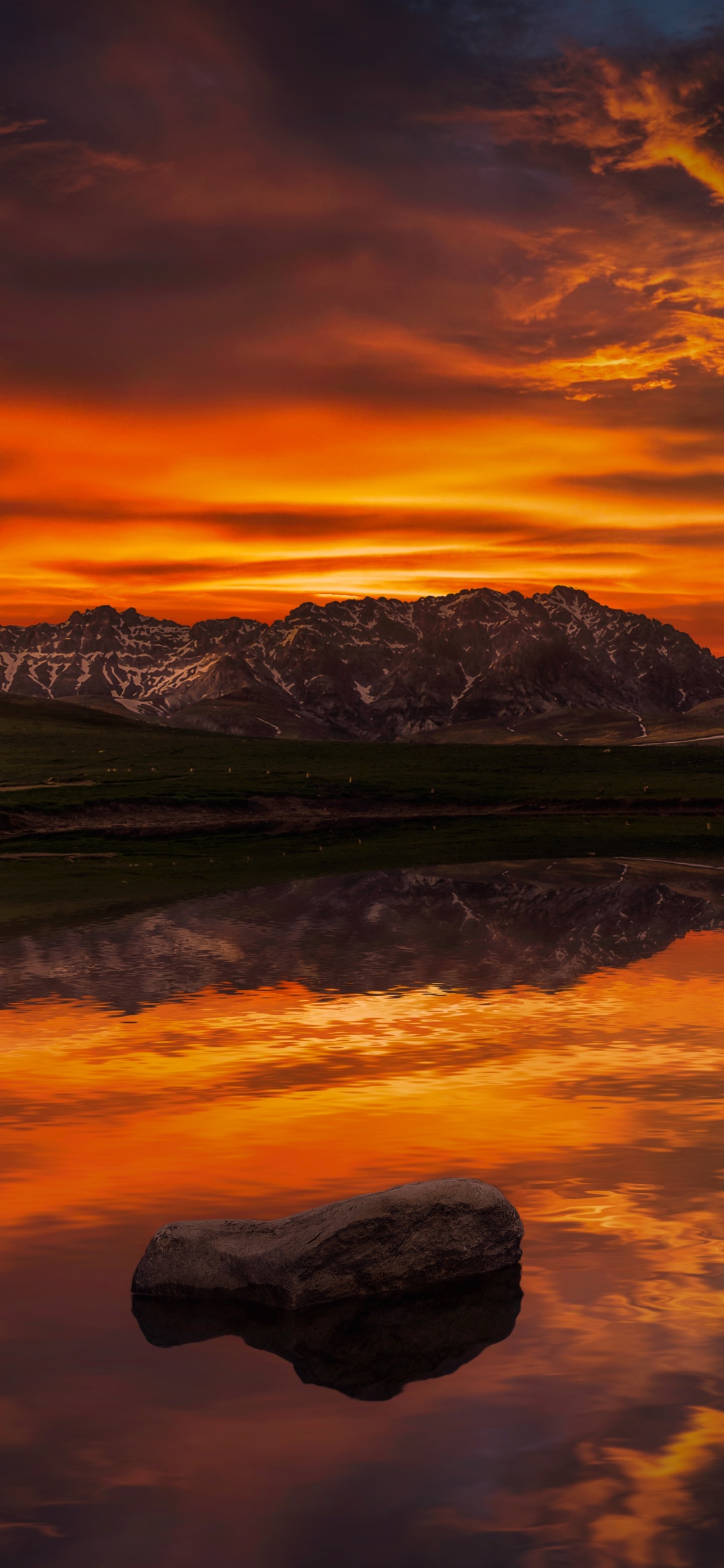 Обои гора, природа, отражение, горизонт, послесвечение в разрешении 1125x2436