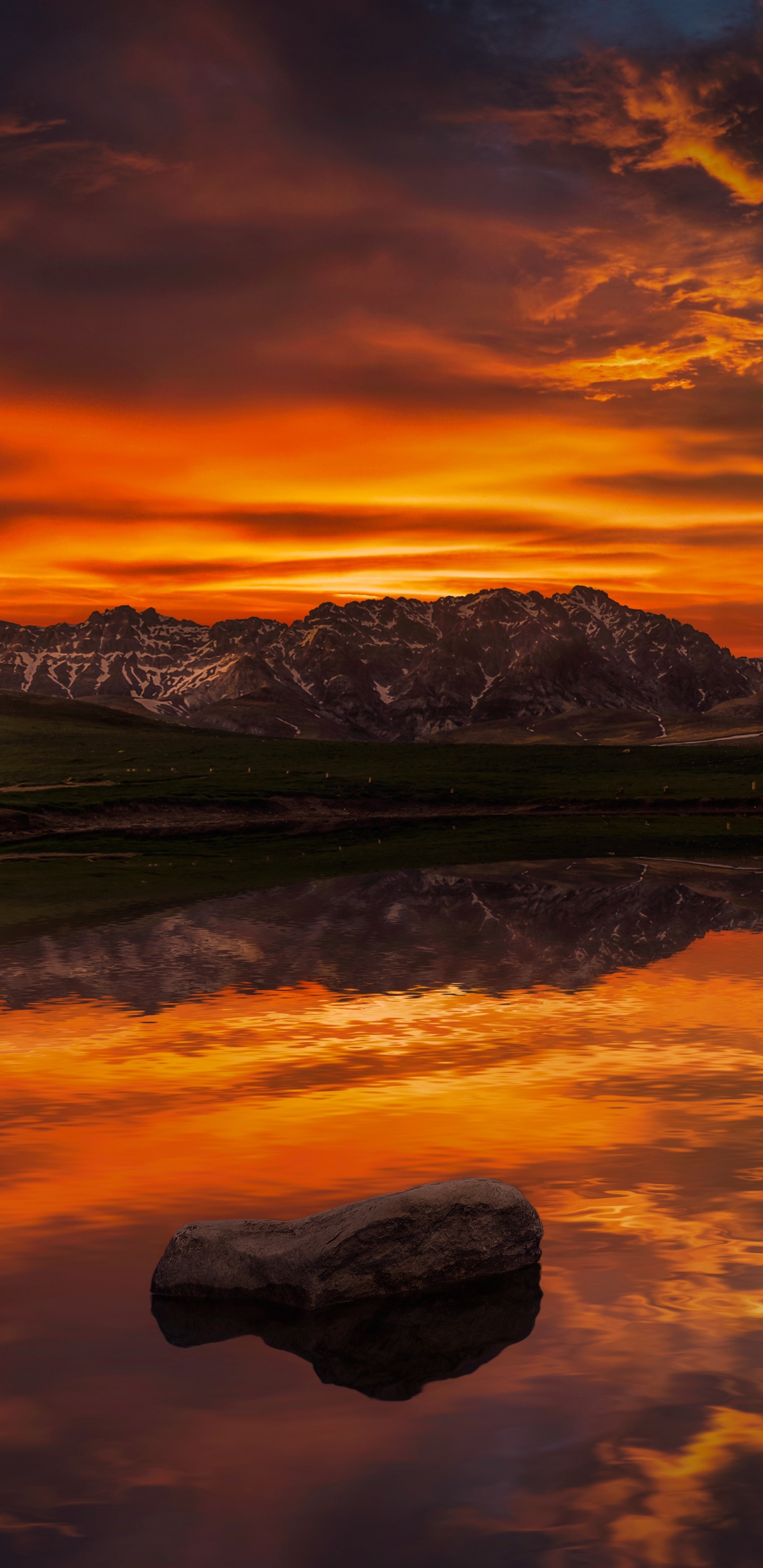 Обои гора, природа, отражение, горизонт, послесвечение в разрешении 1440x2960