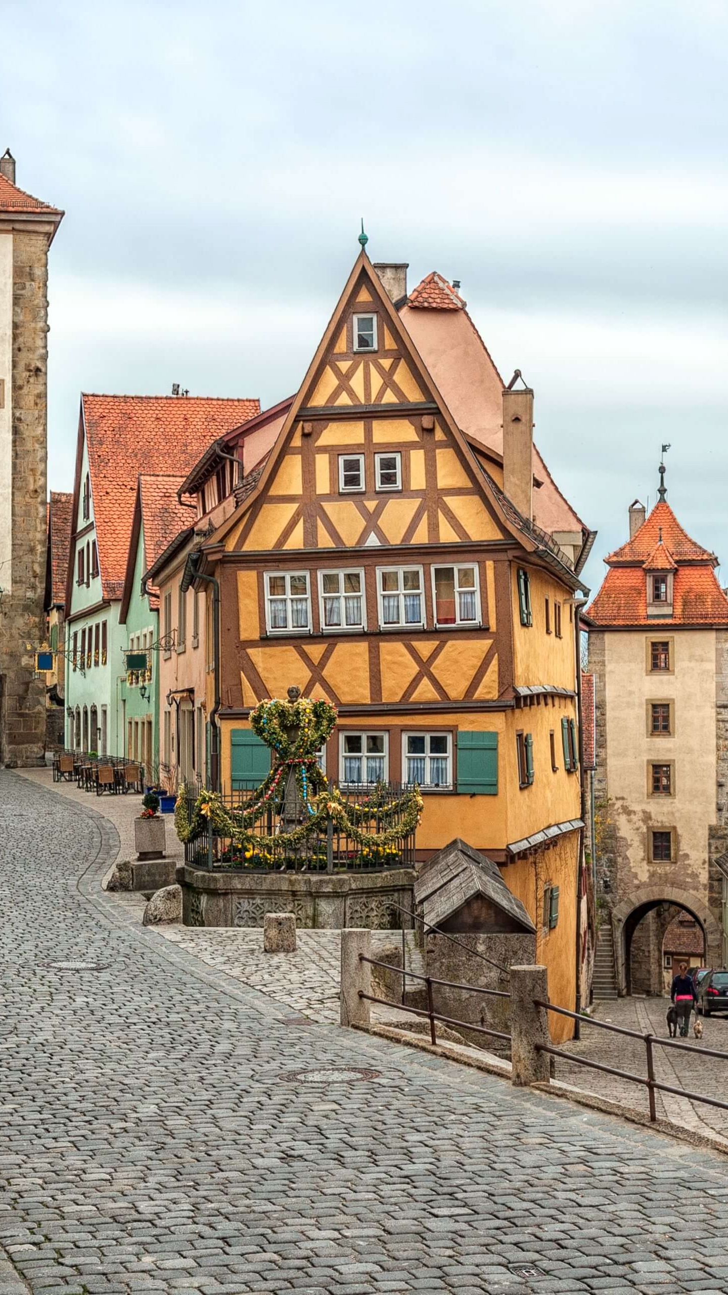 Обои Ротенбург-об-дер-Таубер, Таубер, Романтическая Дорога, городок, улица в разрешении 1440x2560