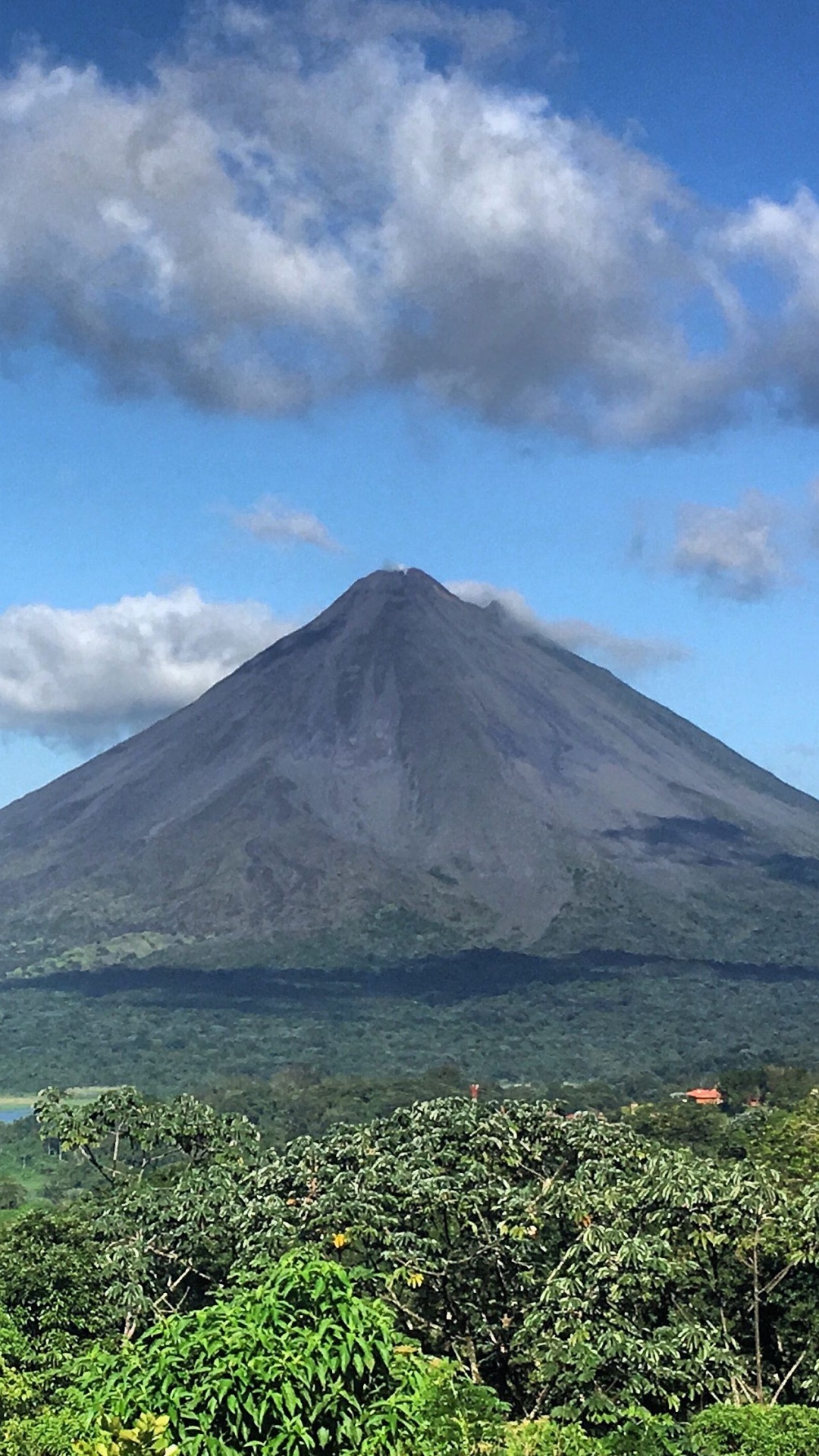 Обои потухший вулкан, вулкан, кратерное озеро, Вулкан Ареналь, пейзажи гор в разрешении 1080x1920