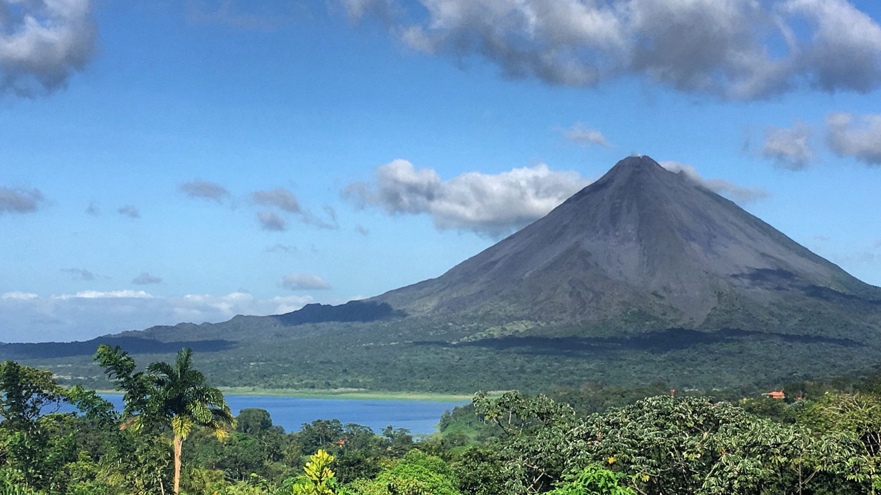 Обои потухший вулкан, вулкан, кратерное озеро, Вулкан Ареналь, пейзажи гор в разрешении 1280x720
