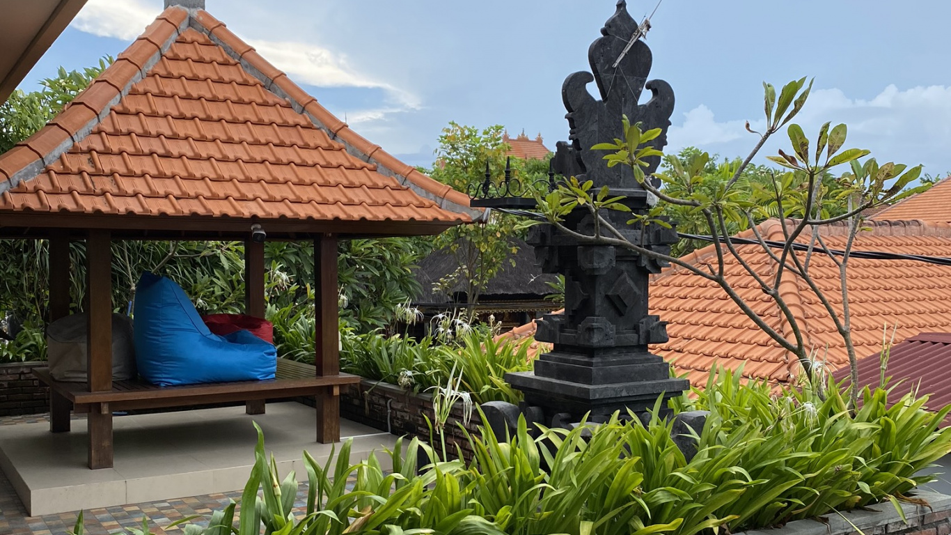 Обои крыша, наука, биология, флерон, скульптура в разрешении 1366x768