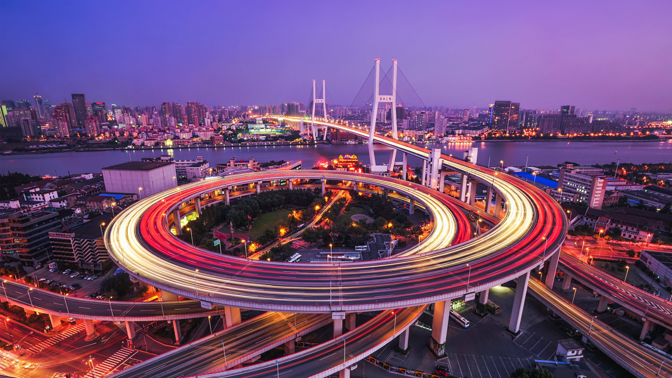 Обои городской пейзаж, путепровод, городской район, ориентир, город в разрешении 1366x768