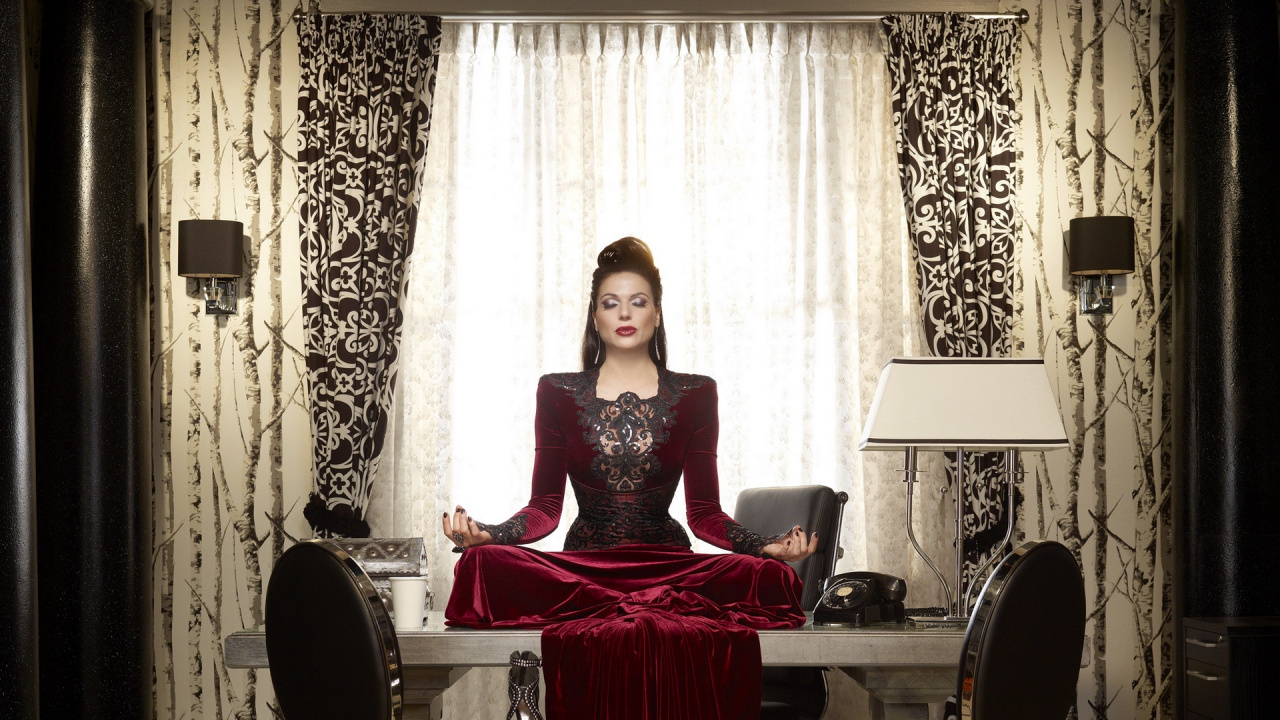 Обои Королева, занавес, ткань, сидящий, дизайн интерьера в разрешении 1280x720