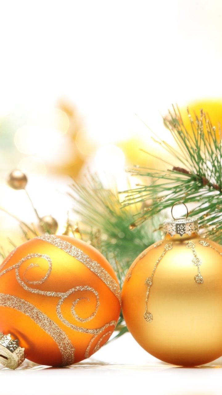 Обои Рождественский день, ветвь, Рождественские украшения, пихта, рождественский орнамент в разрешении 720x1280