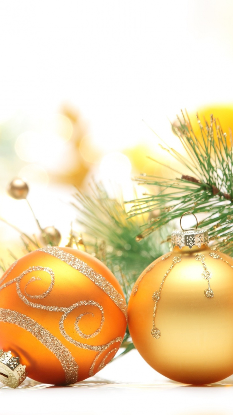 Обои Рождественский день, ветвь, Рождественские украшения, пихта, рождественский орнамент в разрешении 750x1334