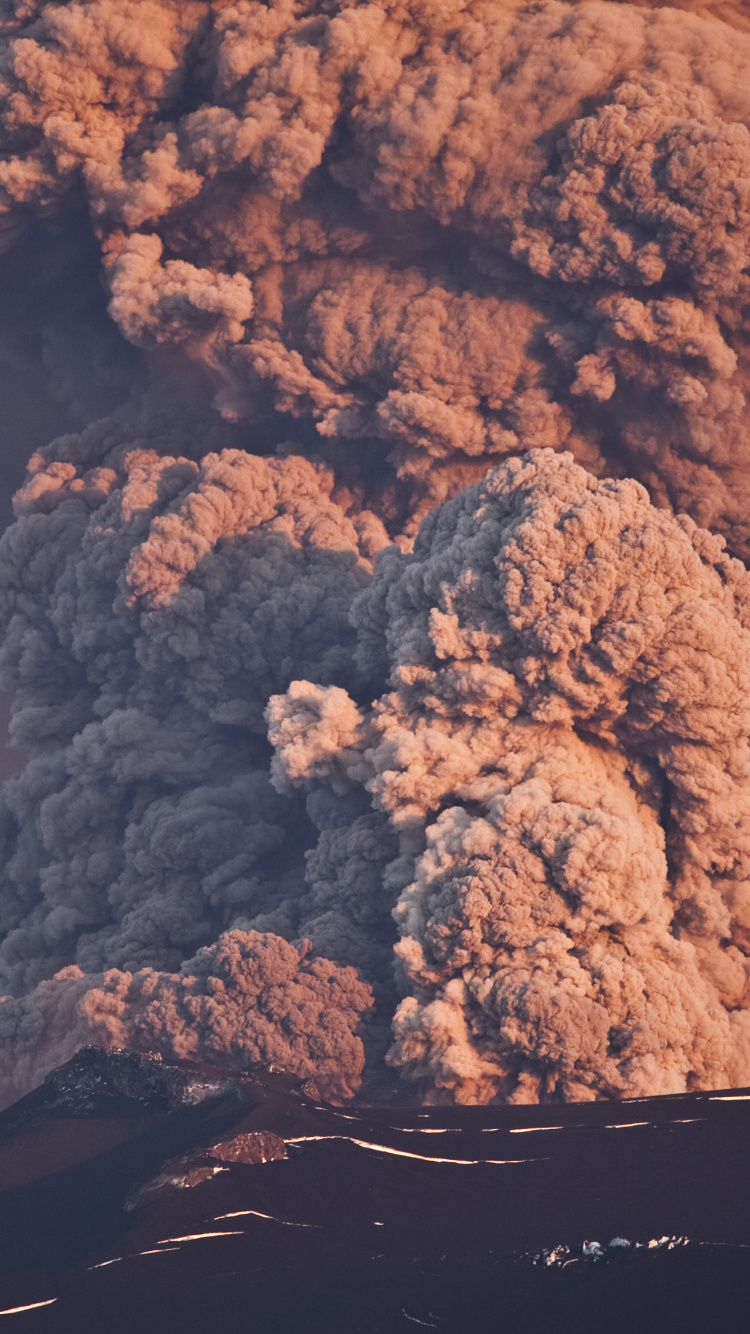 Обои eyjafjallajkull 2010, вулкан, вулканический пепел, типы вулканических извержений, вулканического рельефа в разрешении 750x1334