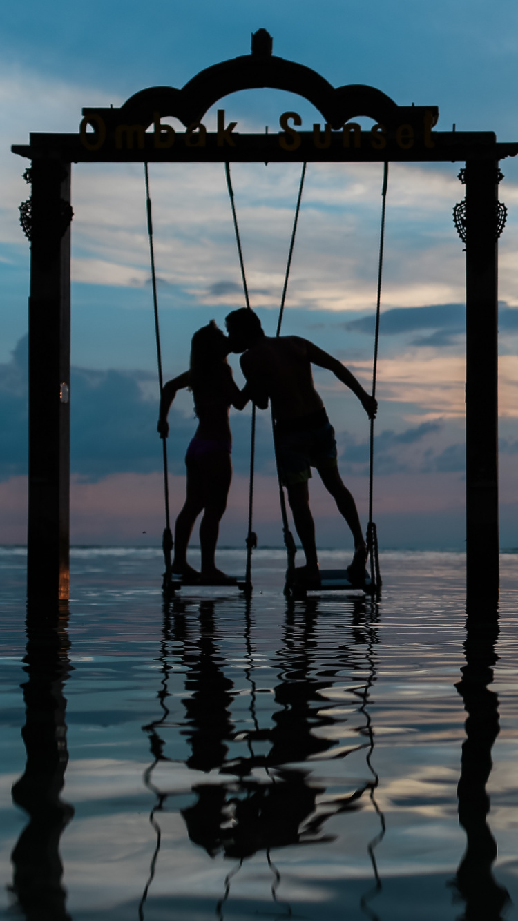 Обои море, закат, вода, отражение, горизонт в разрешении 750x1334