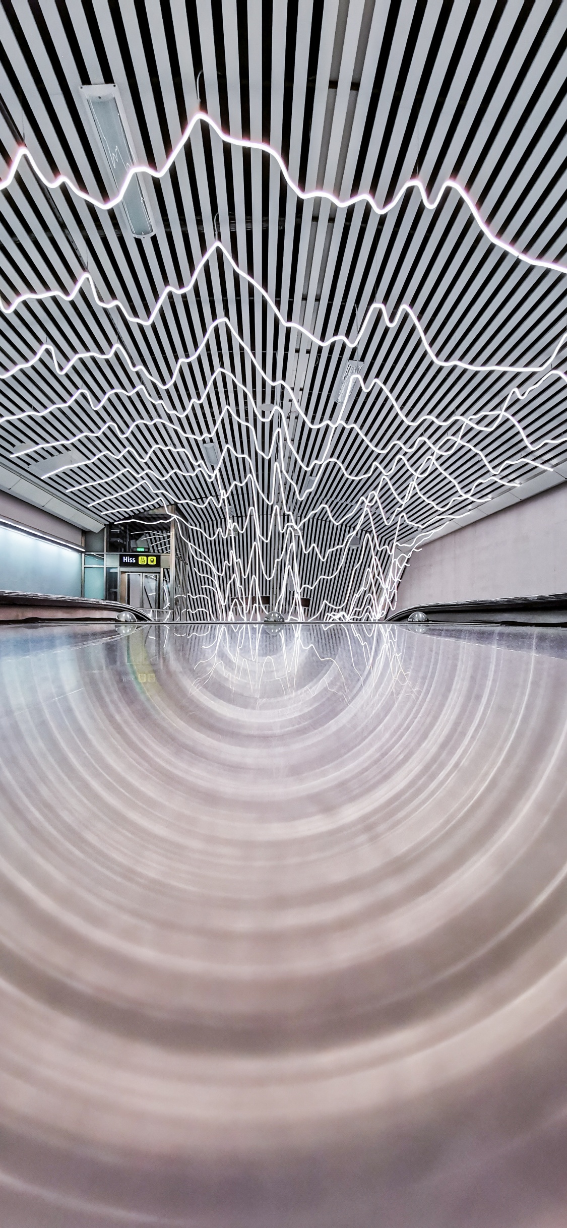 Обои архитектура, потолок, линия, вода, инфраструктура в разрешении 1125x2436