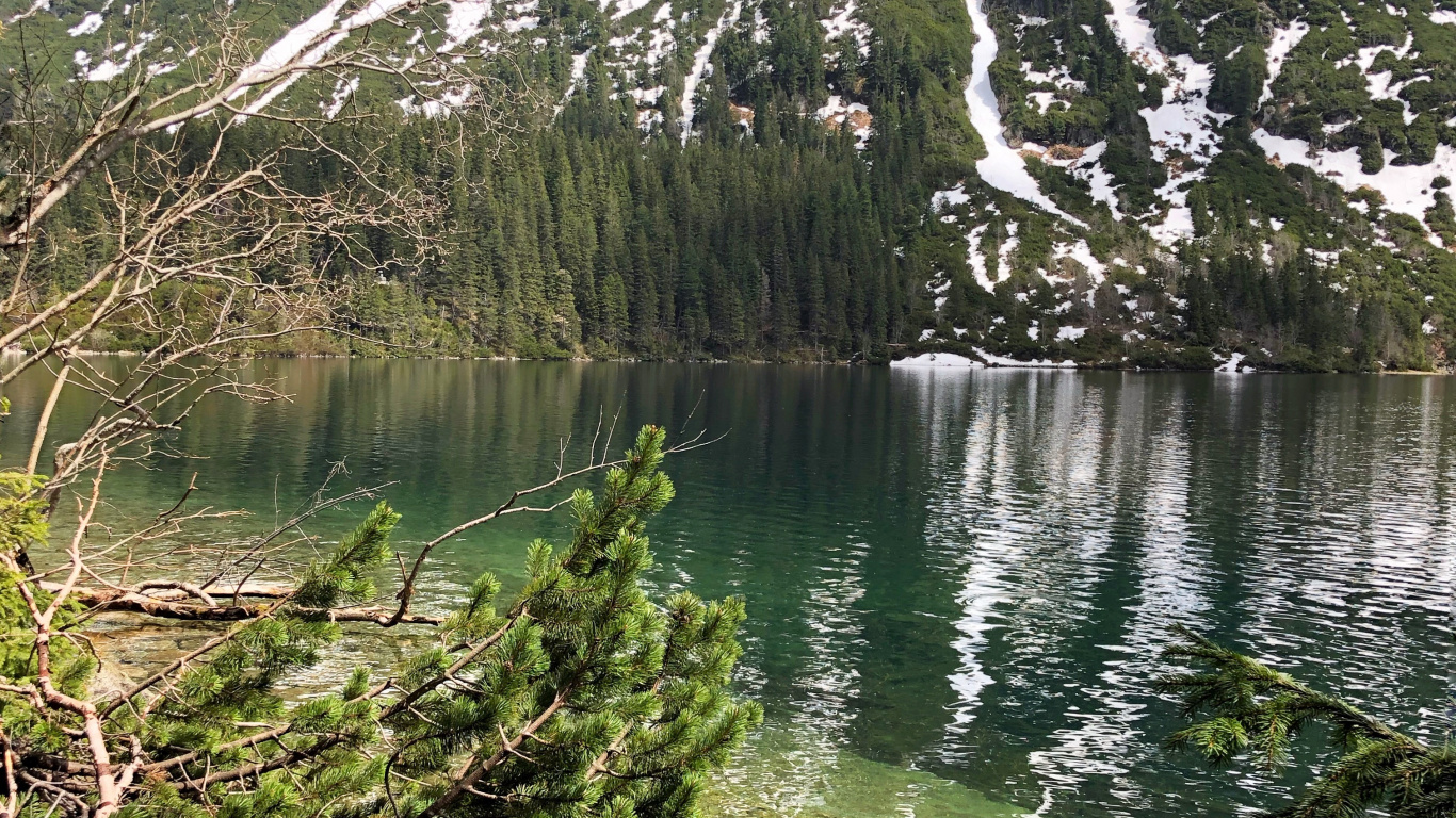 Обои отражение, горный рельеф, горный хребет, природный ландшафт, гора в разрешении 1366x768