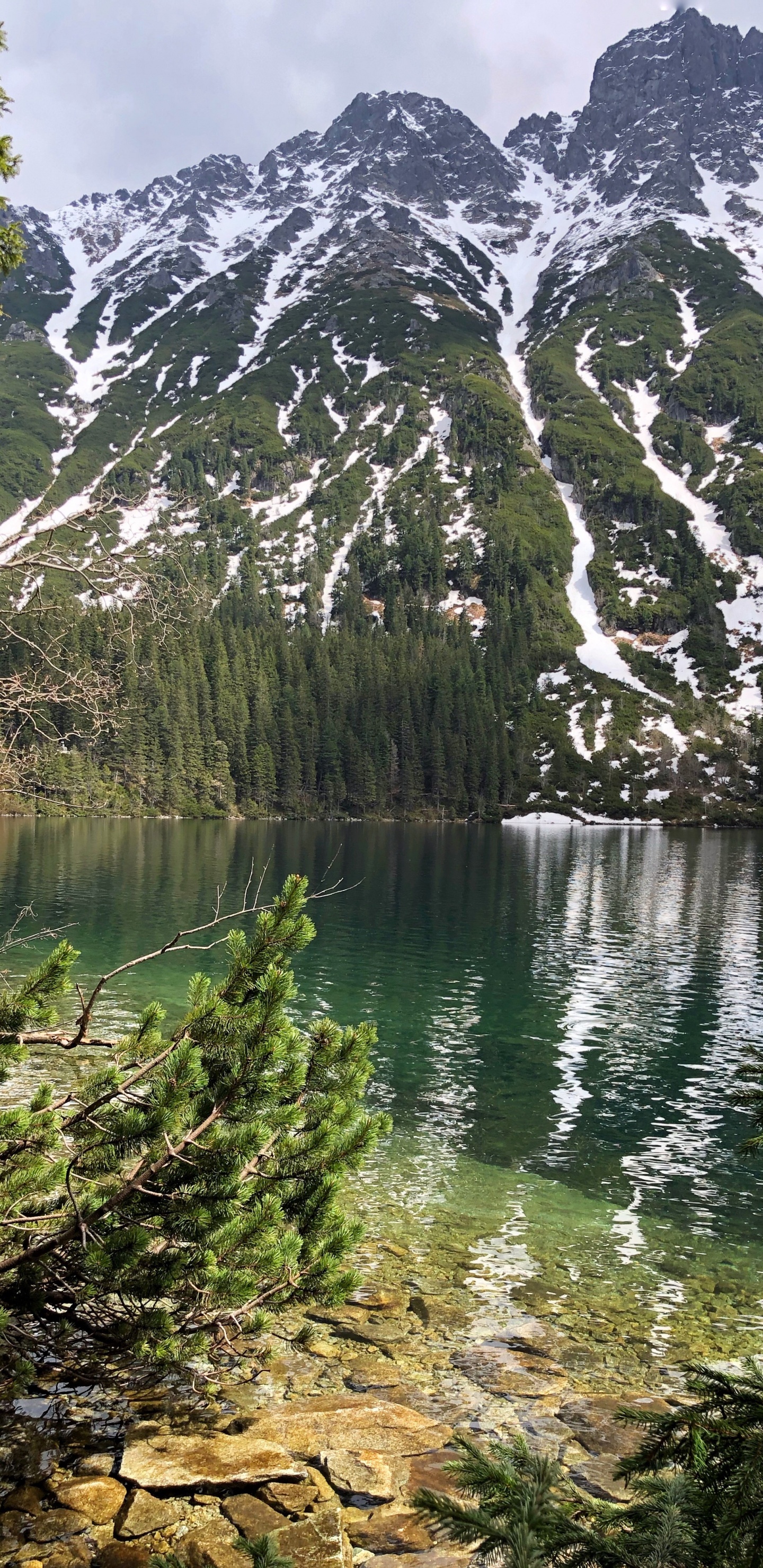 Обои отражение, горный рельеф, горный хребет, природный ландшафт, гора в разрешении 1440x2960
