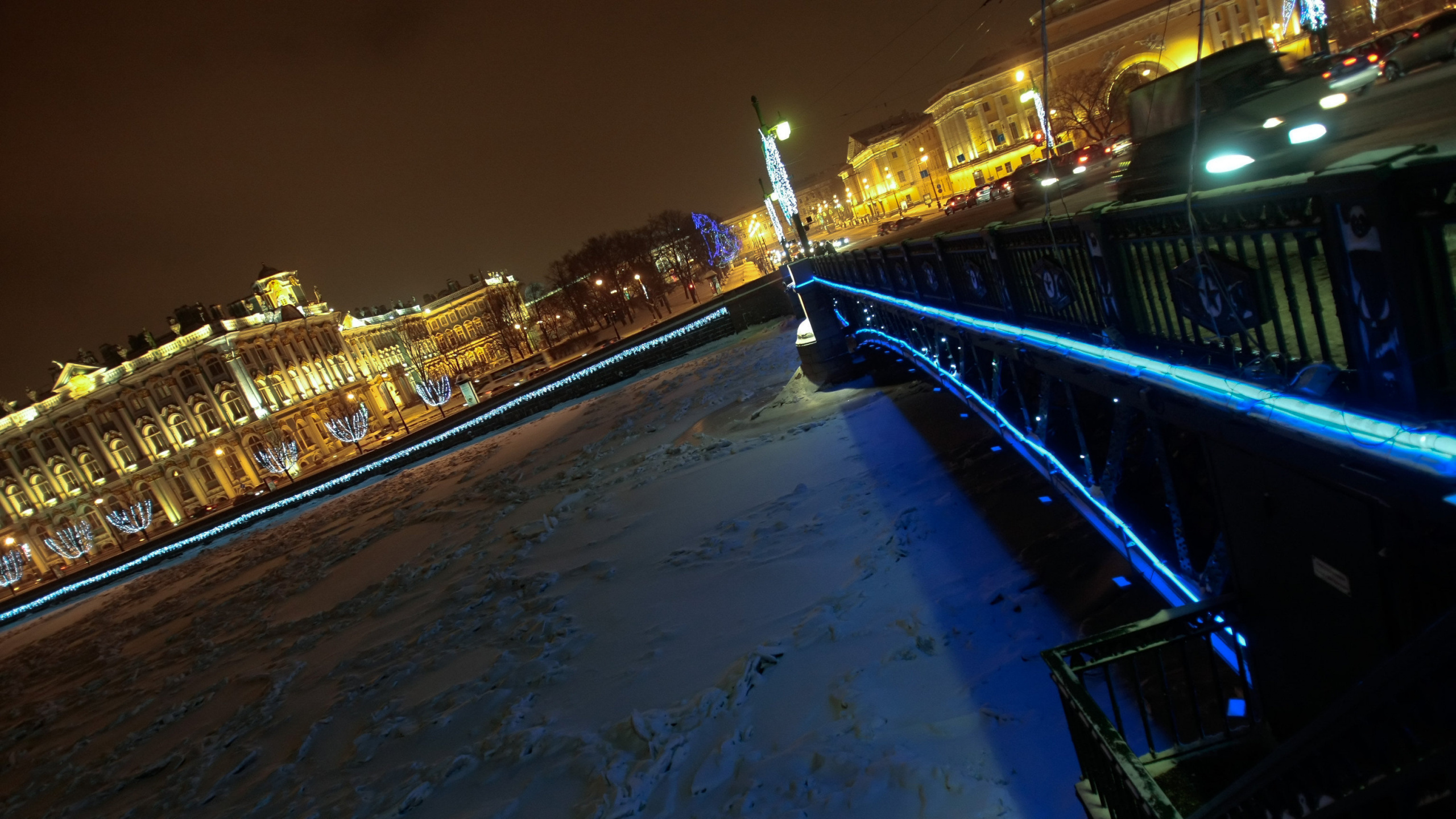 Обои отражение, ночь, свет, метрополия, освещение в разрешении 2560x1440