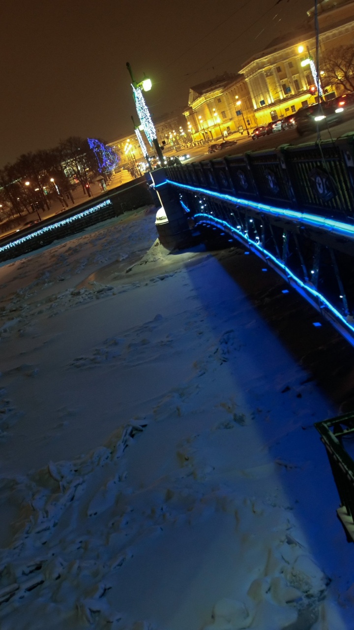 Обои отражение, ночь, свет, метрополия, освещение в разрешении 720x1280