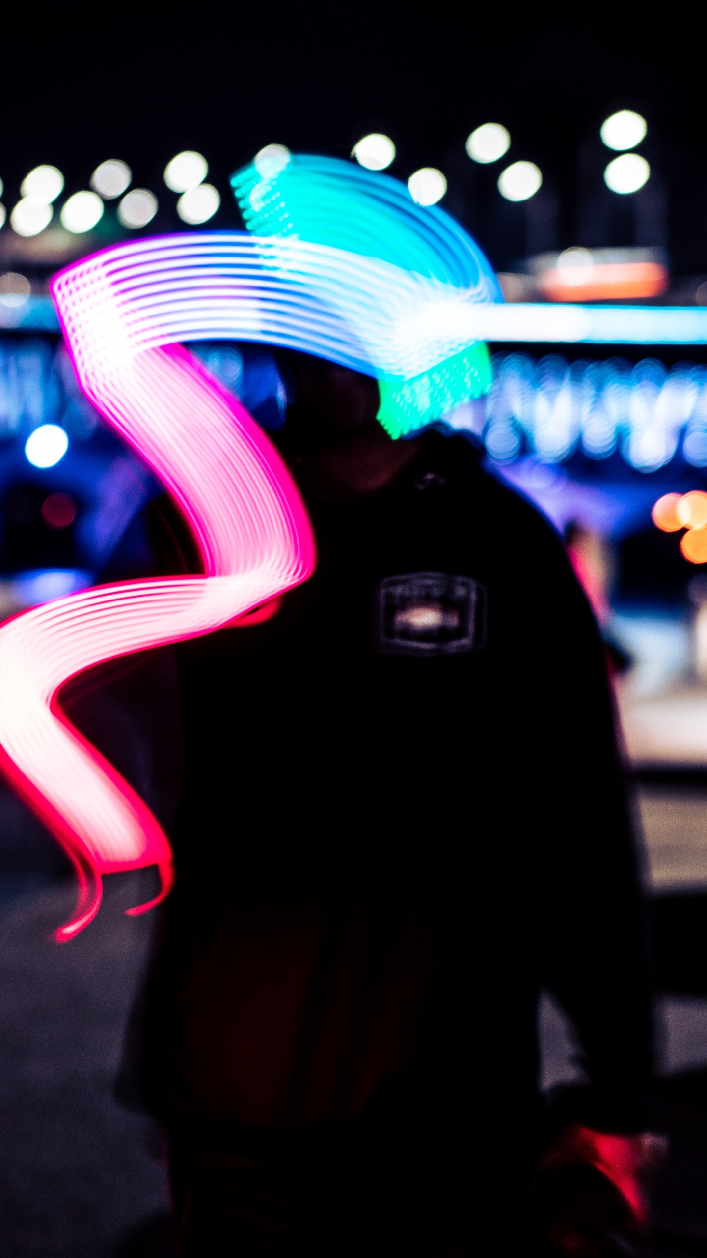 Обои вспышка, пурпур, неон, игры, одежда в разрешении 1440x2560