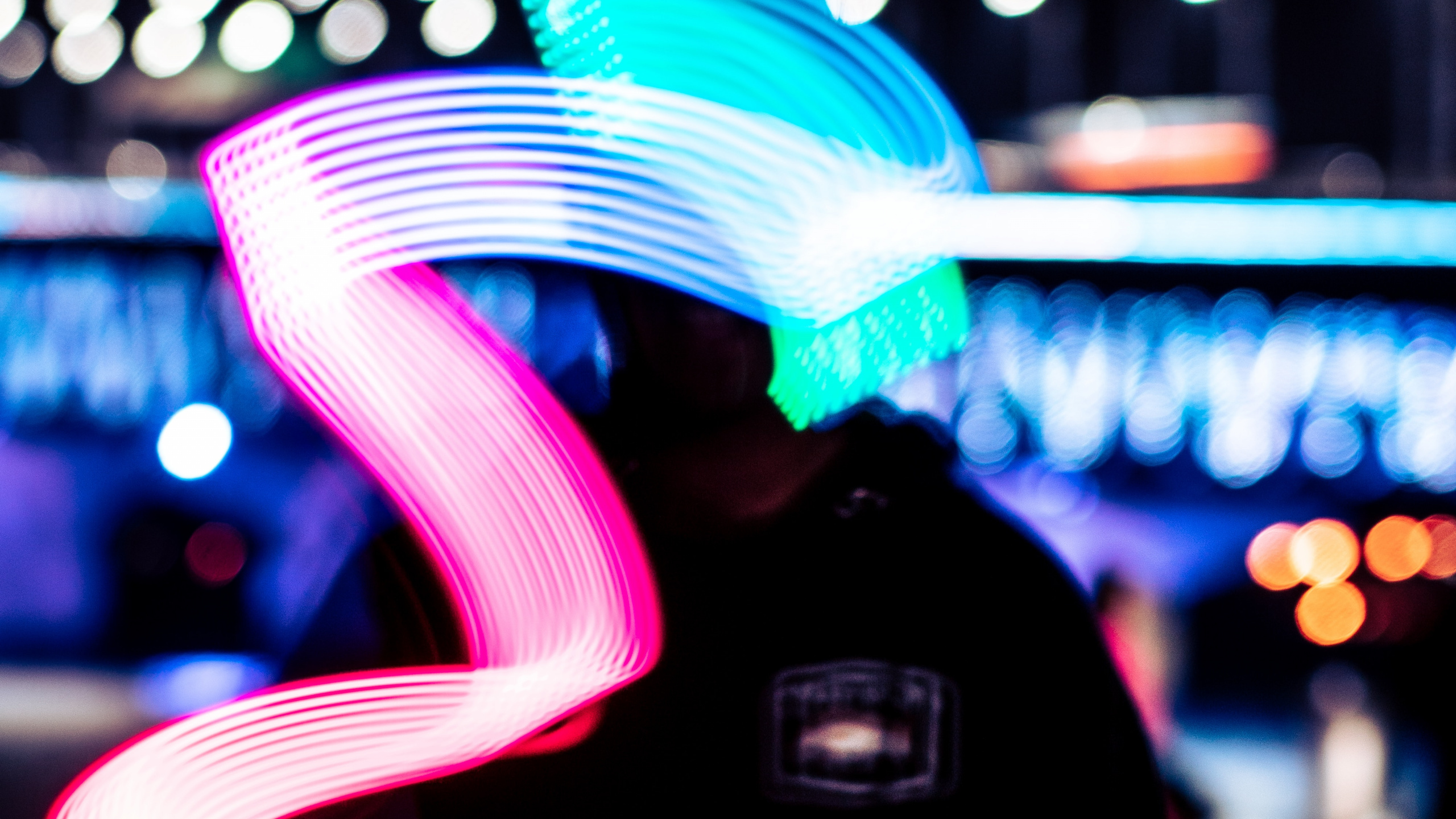 Обои вспышка, пурпур, неон, игры, одежда в разрешении 2560x1440