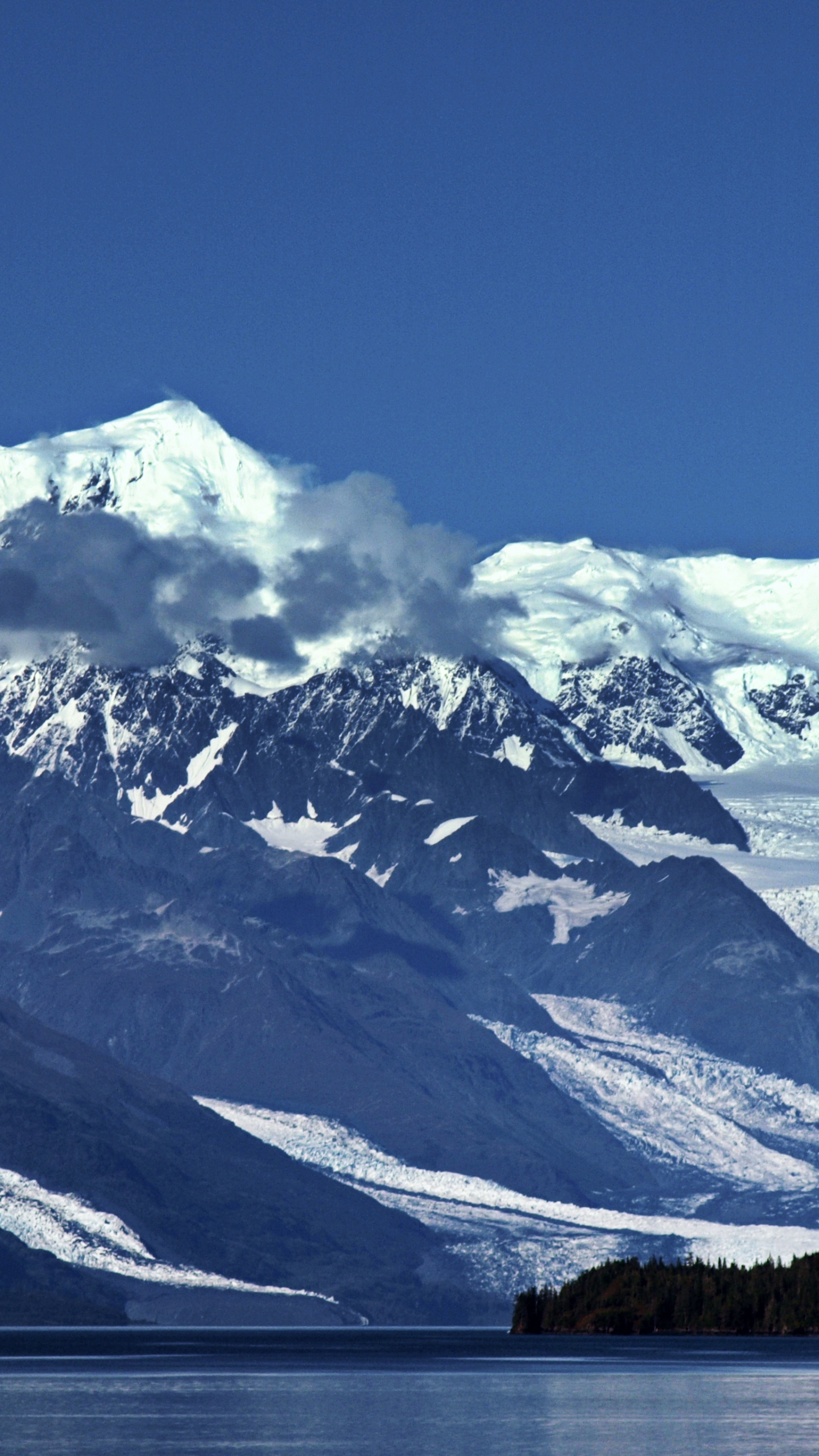 Обои горный рельеф, гора, горный хребет, полярные льды, природный ландшафт в разрешении 1440x2560
