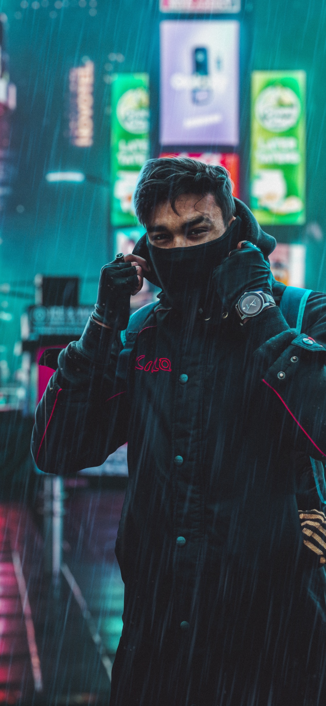 Обои снимок, перчатка, зеленый, человек, стояние в разрешении 1125x2436