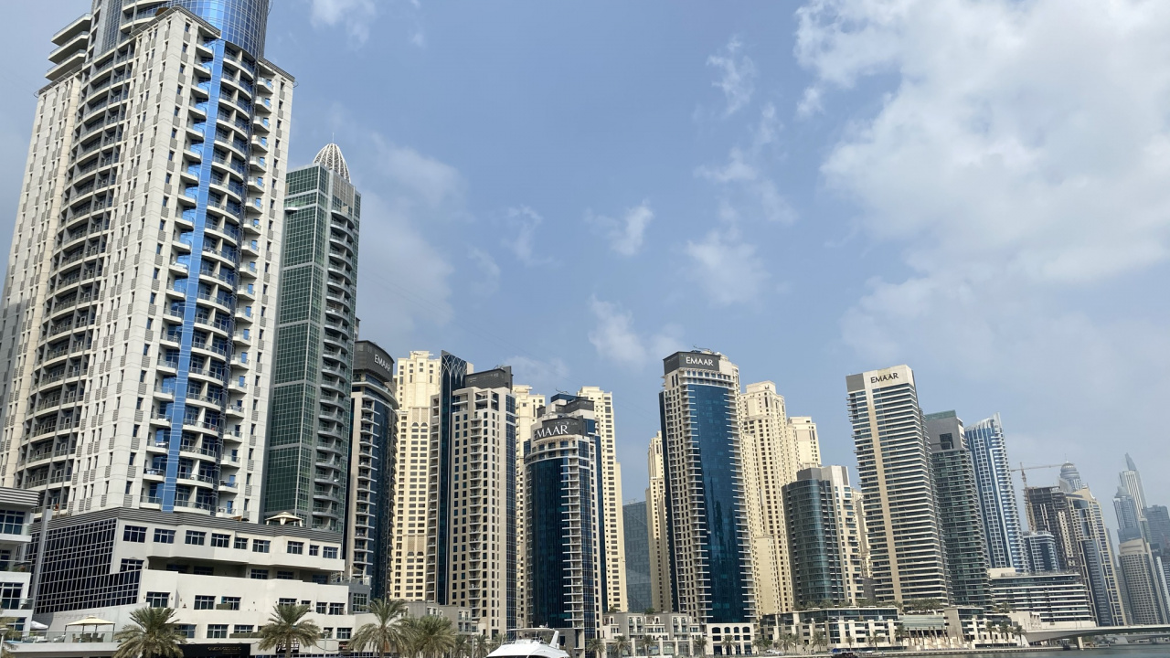 Обои Дубай, башня, дневное время, город, свойство в разрешении 1280x720