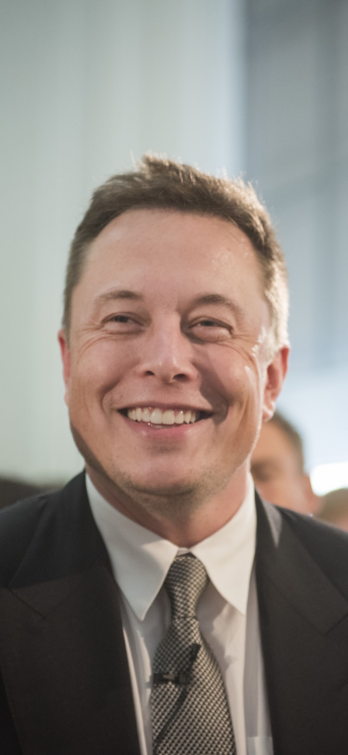 Обои Илон Маск, Tesla Model S, SolarCity, улыбка, управление в разрешении 1125x2436