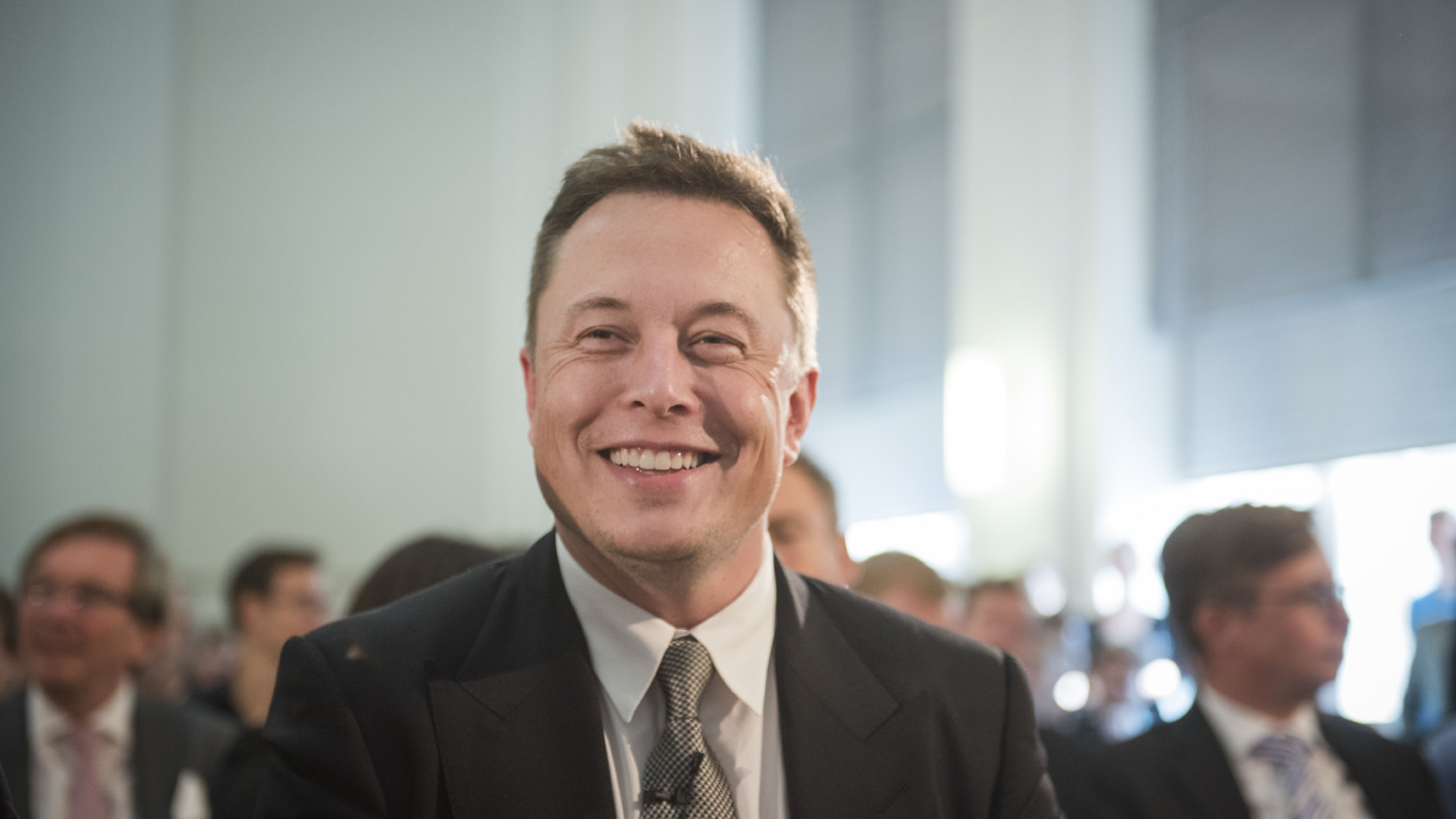 Обои Илон Маск, Tesla Model S, SolarCity, улыбка, управление в разрешении 1920x1080