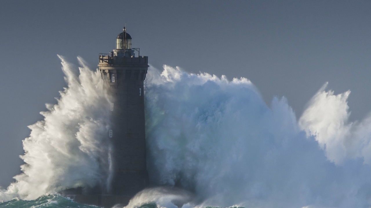 Обои штормовой маяк, ветровая волна, буря, Маяк, море в разрешении 1280x720
