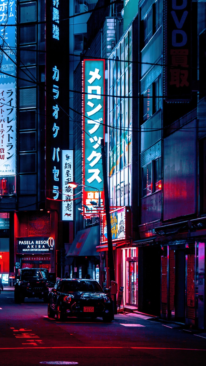 Обои здание, легковые автомобили, свет, синий, автомобильное освещение в разрешении 720x1280