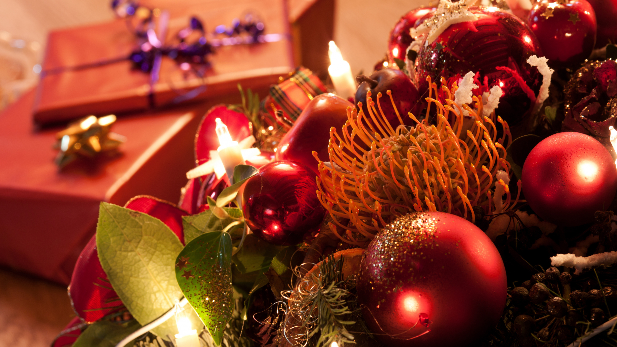 Обои Новый год, Рождественский день, елка, праздник, рождественский орнамент в разрешении 2560x1440