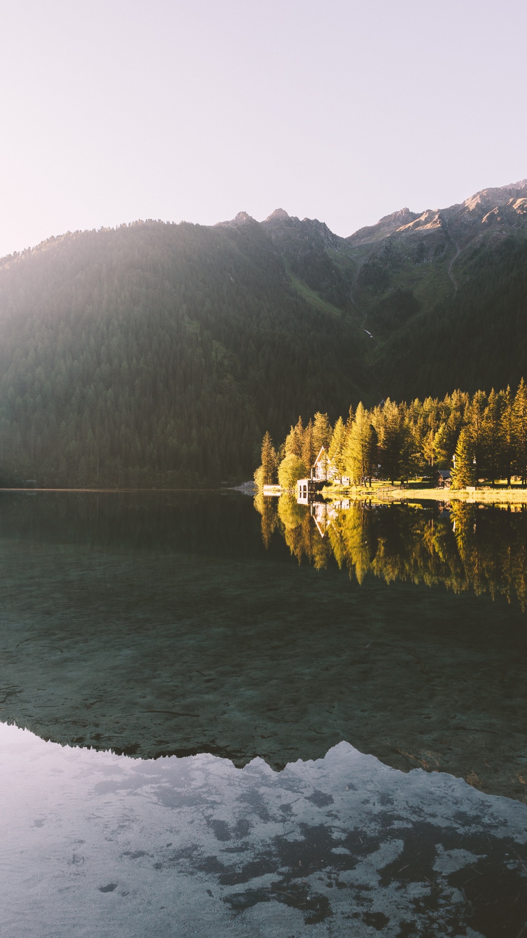 Обои тихий водоем, водоем, вода, гора, растение в разрешении 1080x1920