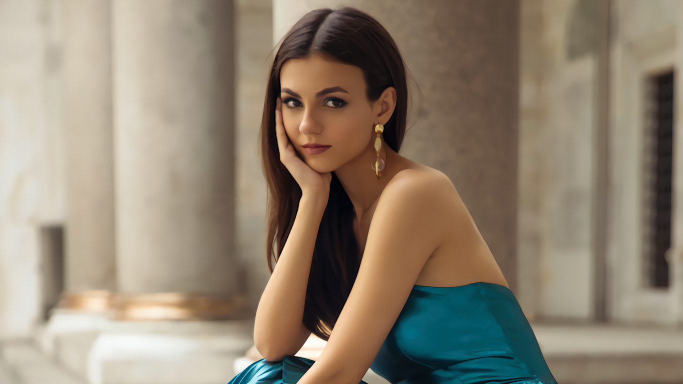 Обои Victoria Justice Modeliste Magazine в разрешении 1366x768