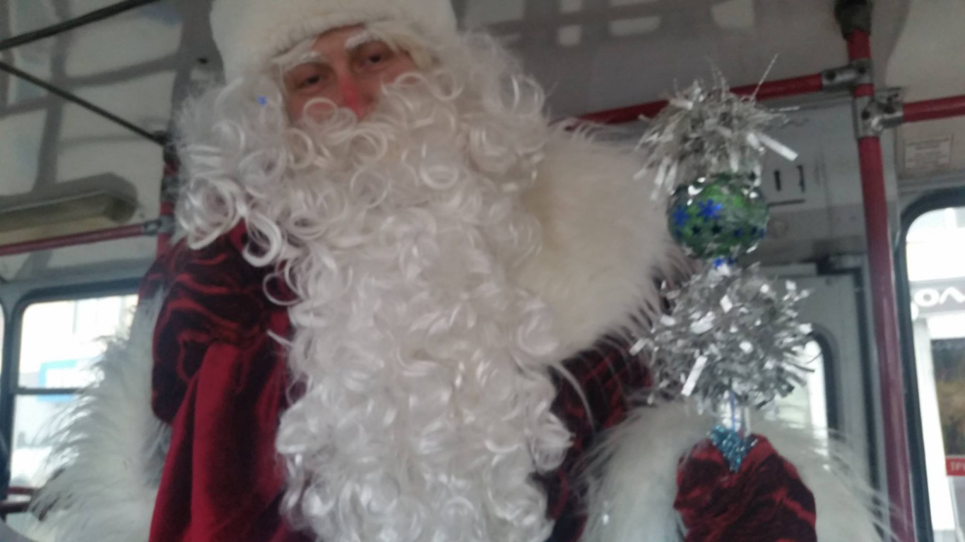 Обои Санта-Клаус, Рождественские украшения, волосы на лице, Рождество, Дед Мороз в разрешении 1366x768