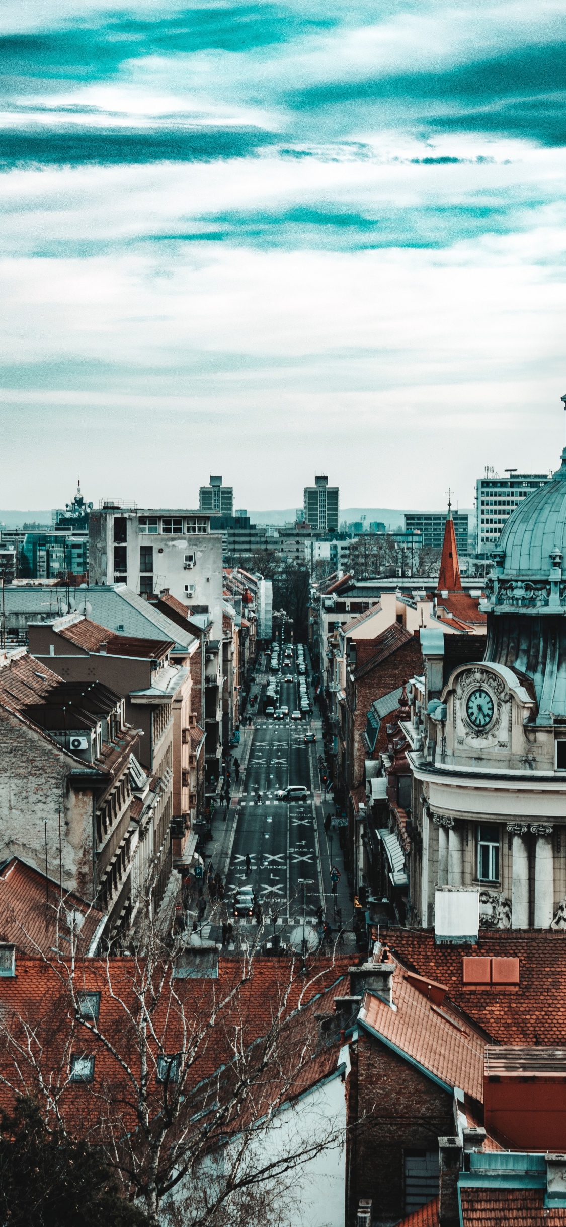 Обои архитектура, городской район, крыша, город, ориентир в разрешении 1125x2436