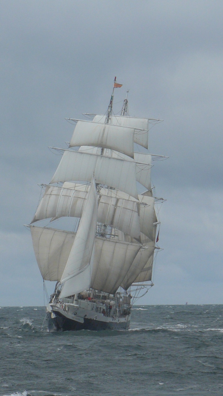Обои корабль, парусник, высокий корабль, мачта, лодка в разрешении 720x1280