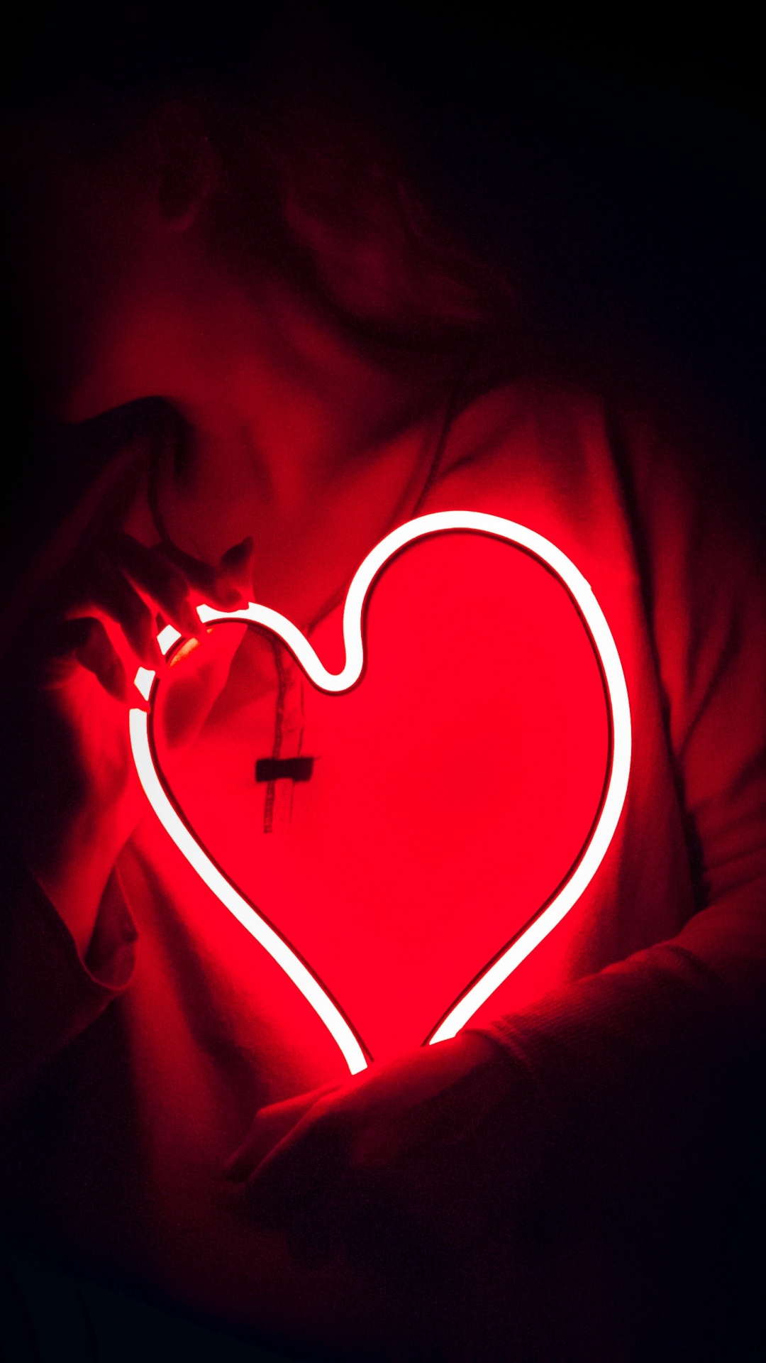 Обои сердце, красный цвет, любовь, свет, орган в разрешении 1080x1920