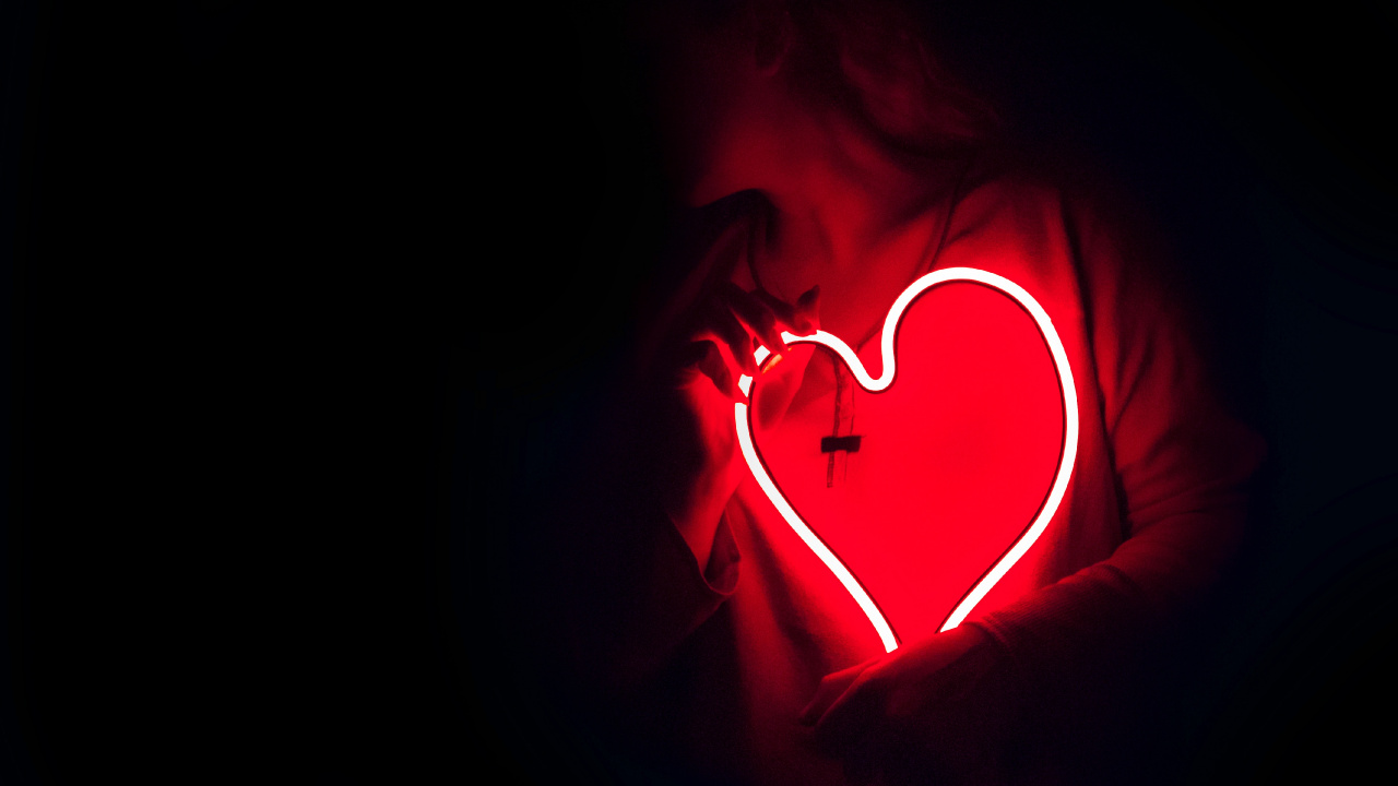Обои сердце, красный цвет, любовь, свет, орган в разрешении 1280x720
