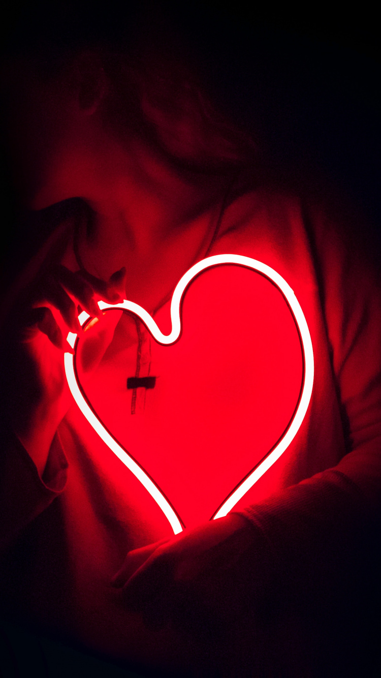 Обои сердце, красный цвет, любовь, свет, орган в разрешении 750x1334