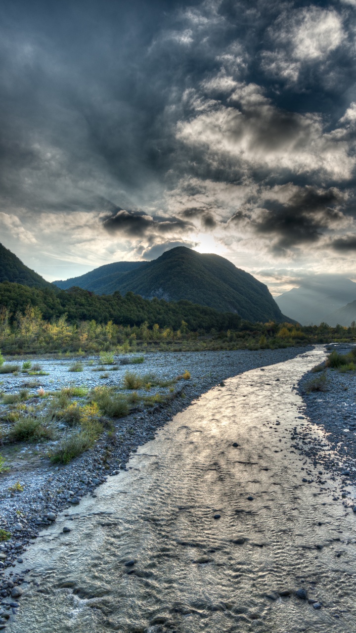 Обои Кастельново-не-Монти, бисмантова камень, Реджо-Эмилия, облако, вода в разрешении 720x1280