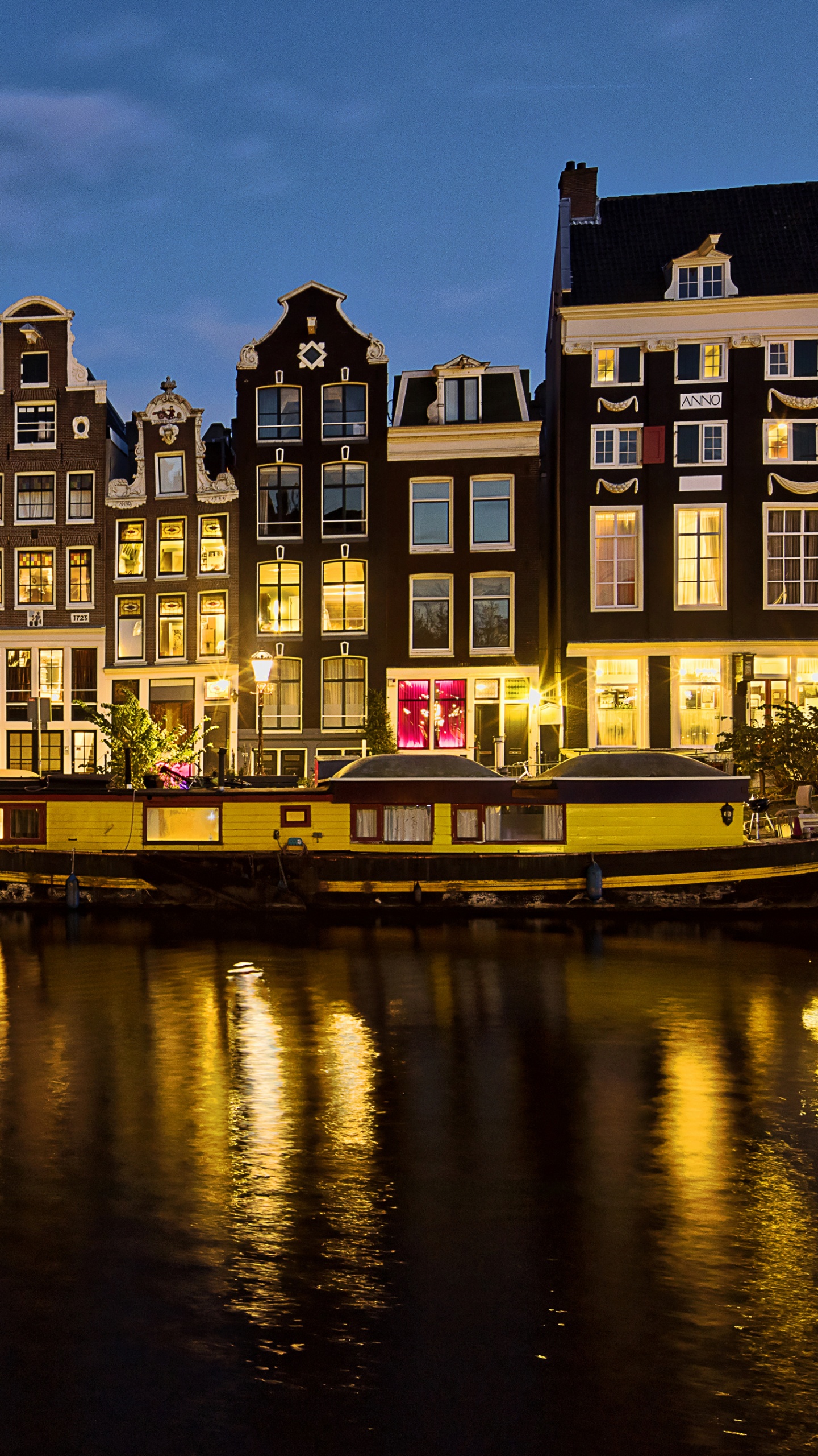 Обои Амстердам, ночь, отражение, водный путь, вода в разрешении 1440x2560