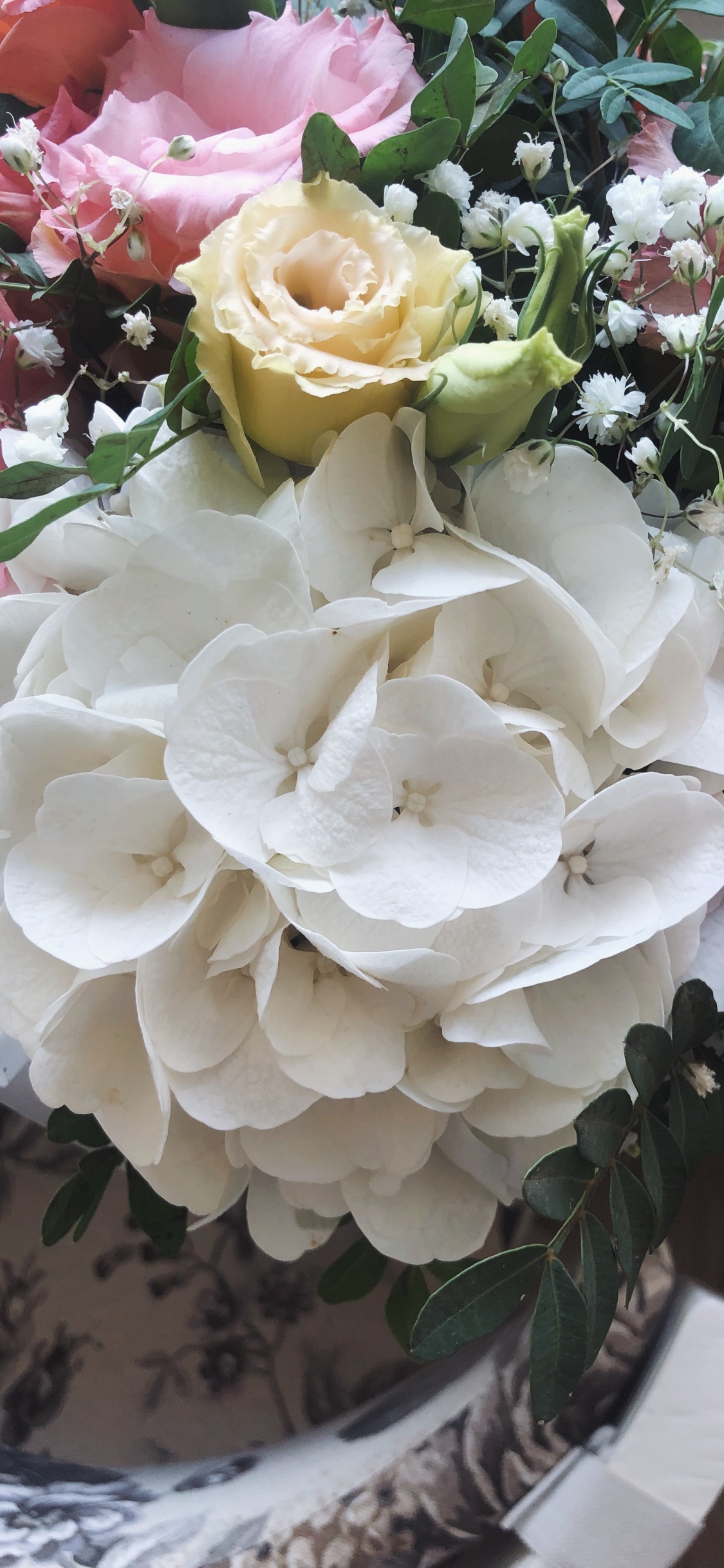 Обои цветочный букет, цветочный дизайн, лепесток, цветок, розовый в разрешении 1125x2436