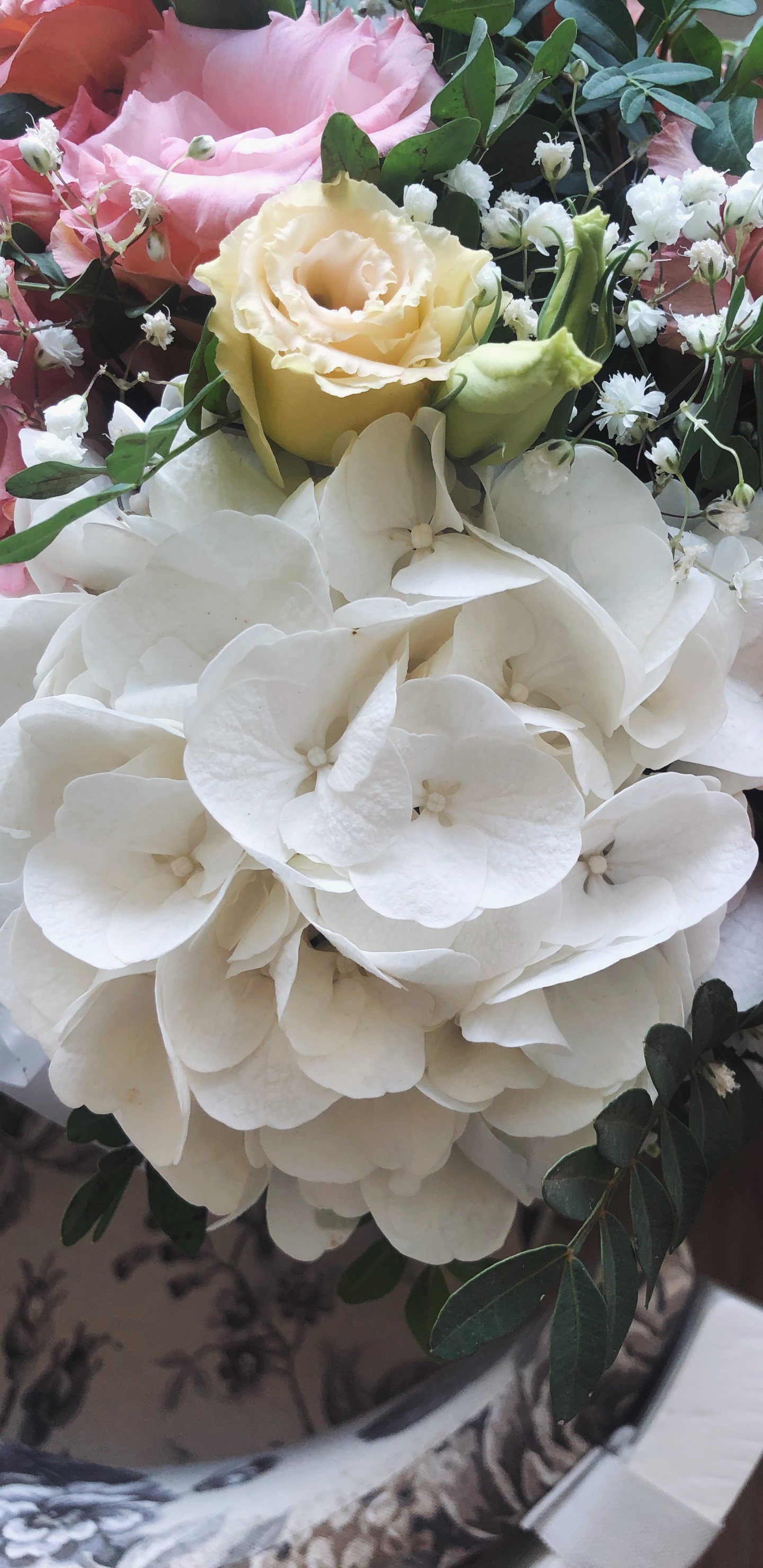 Обои цветочный букет, цветочный дизайн, лепесток, цветок, розовый в разрешении 1440x2960