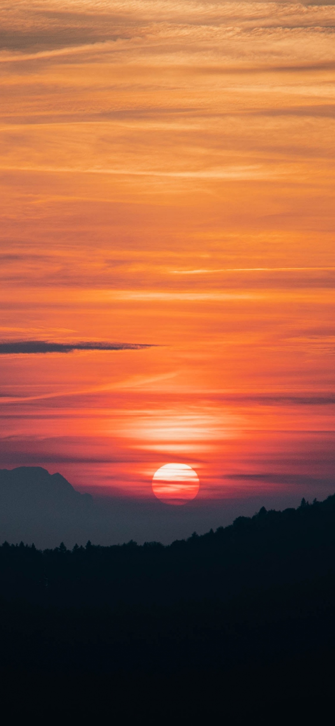 Обои послесвечение, закат, облако, восход солнца, горизонт в разрешении 1125x2436