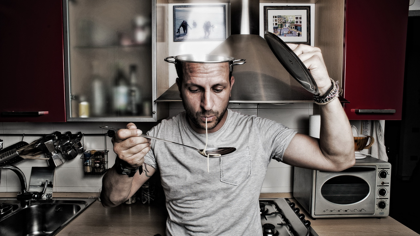 Обои кухарка, нож, блюда, мясо, рецепт в разрешении 1366x768