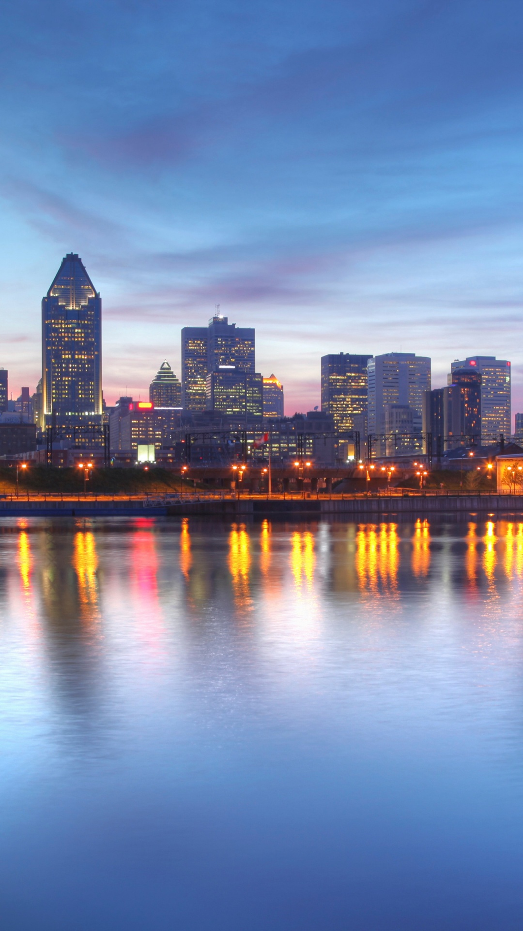 Обои городской пейзаж, отражение, линия горизонта, город, вода в разрешении 1080x1920