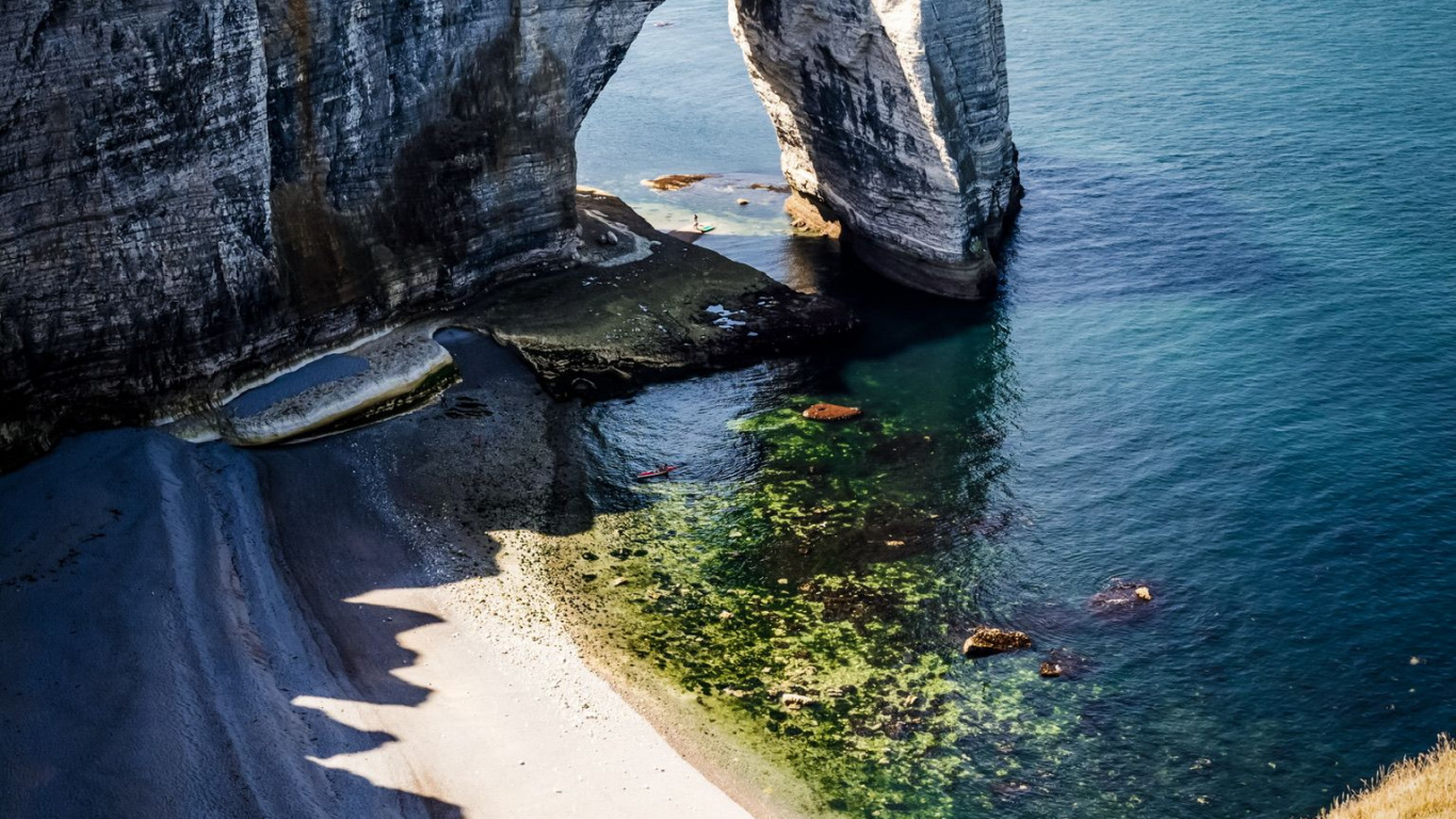 Обои Франция, обрыв, в третьих, море, естественная арка в разрешении 1366x768