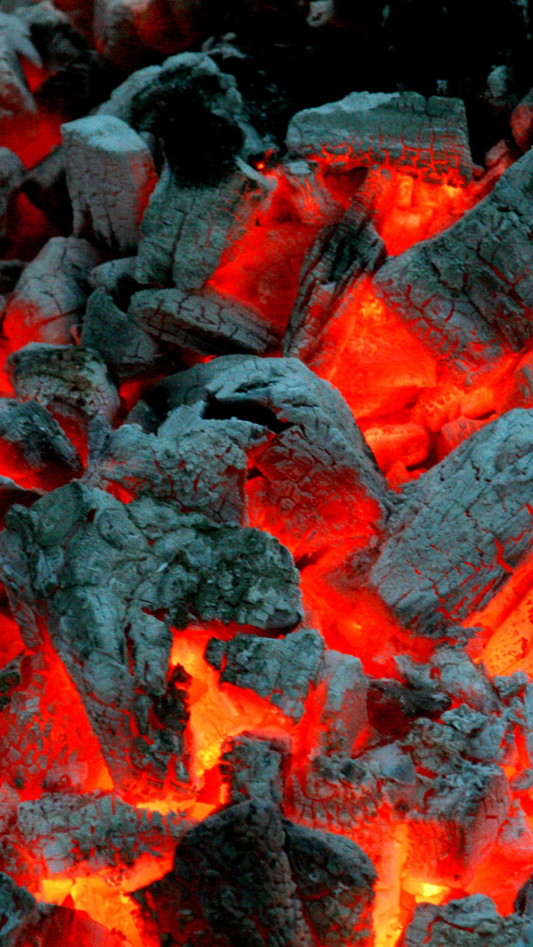 Обои древесный уголь, пламя, уголь, огонь, рок в разрешении 1080x1920