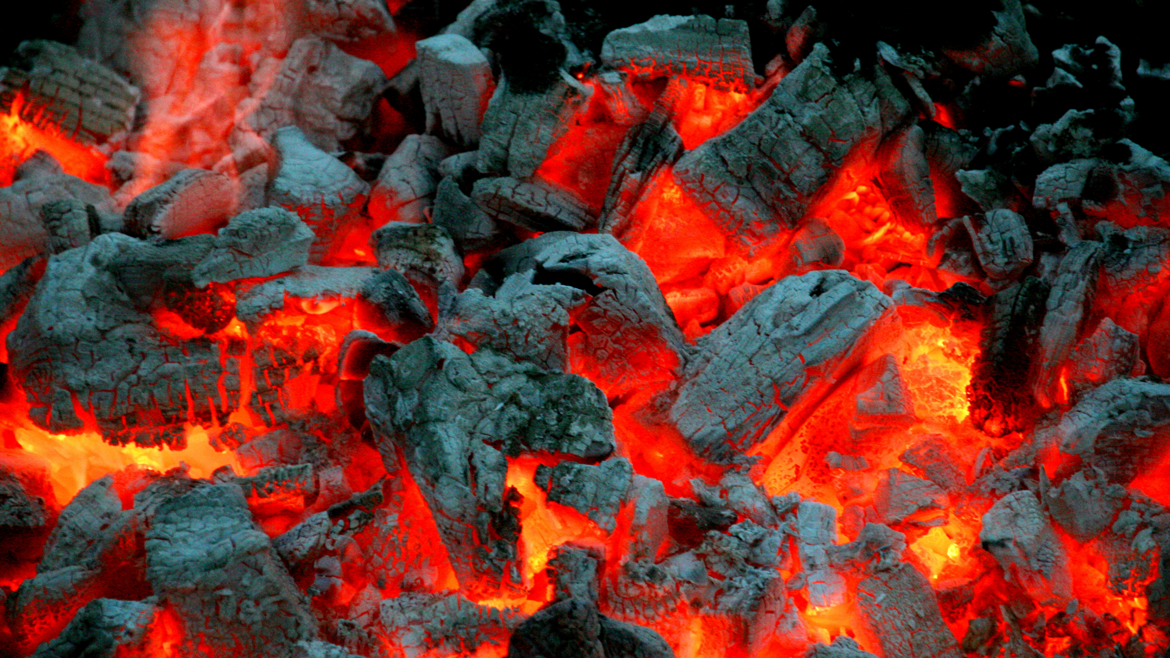 Обои древесный уголь, пламя, уголь, огонь, рок в разрешении 3840x2160