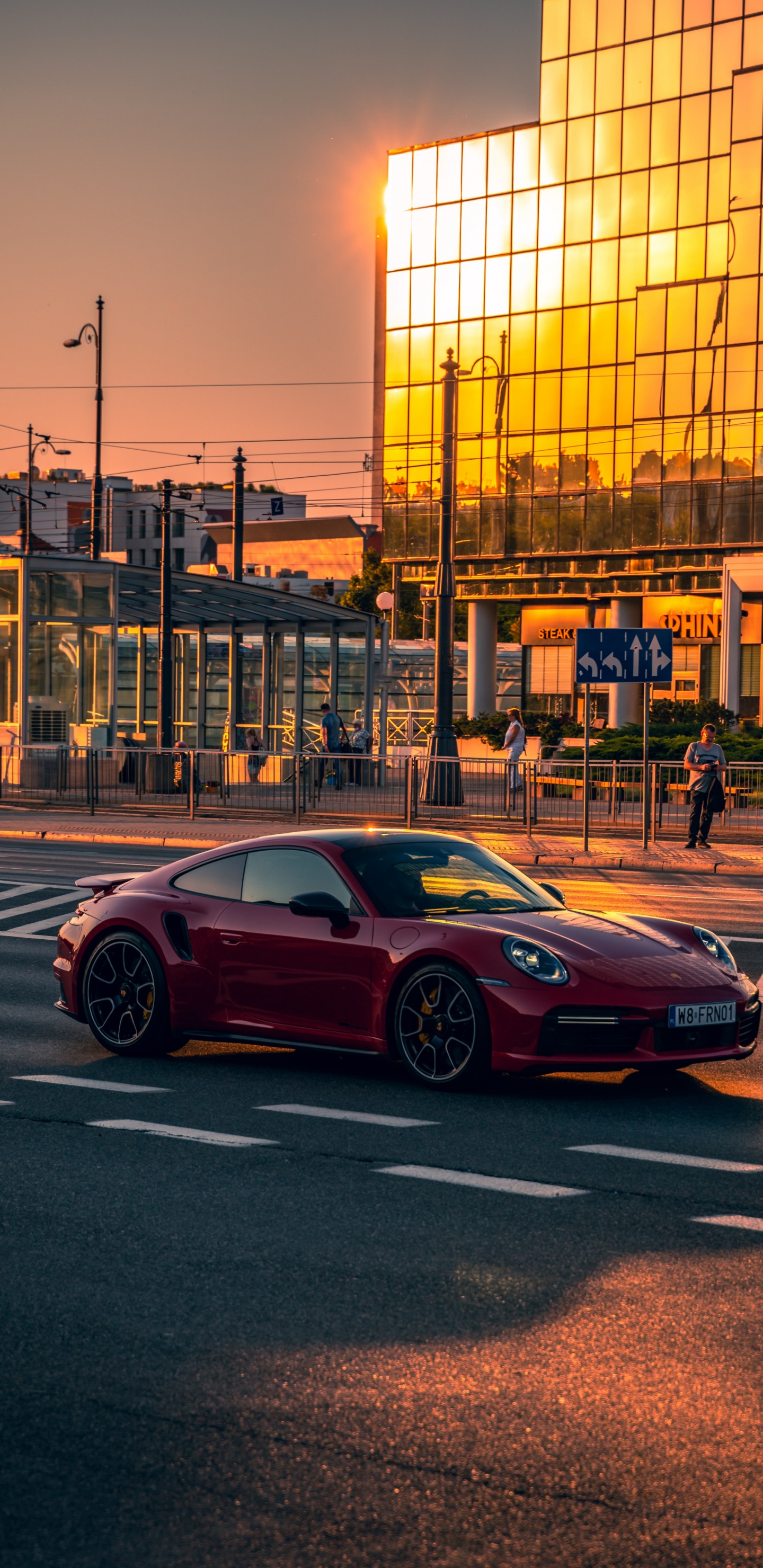 Обои легковые автомобили, колесо, шина, автомобильное освещение, свет в разрешении 1440x2960